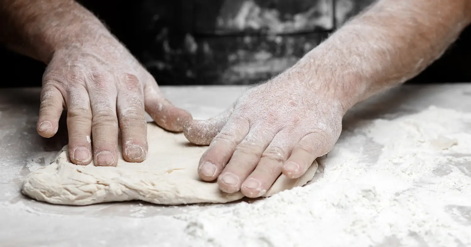 Jak przechowywać ciasto na pizzę – poradnik dla gastronomii