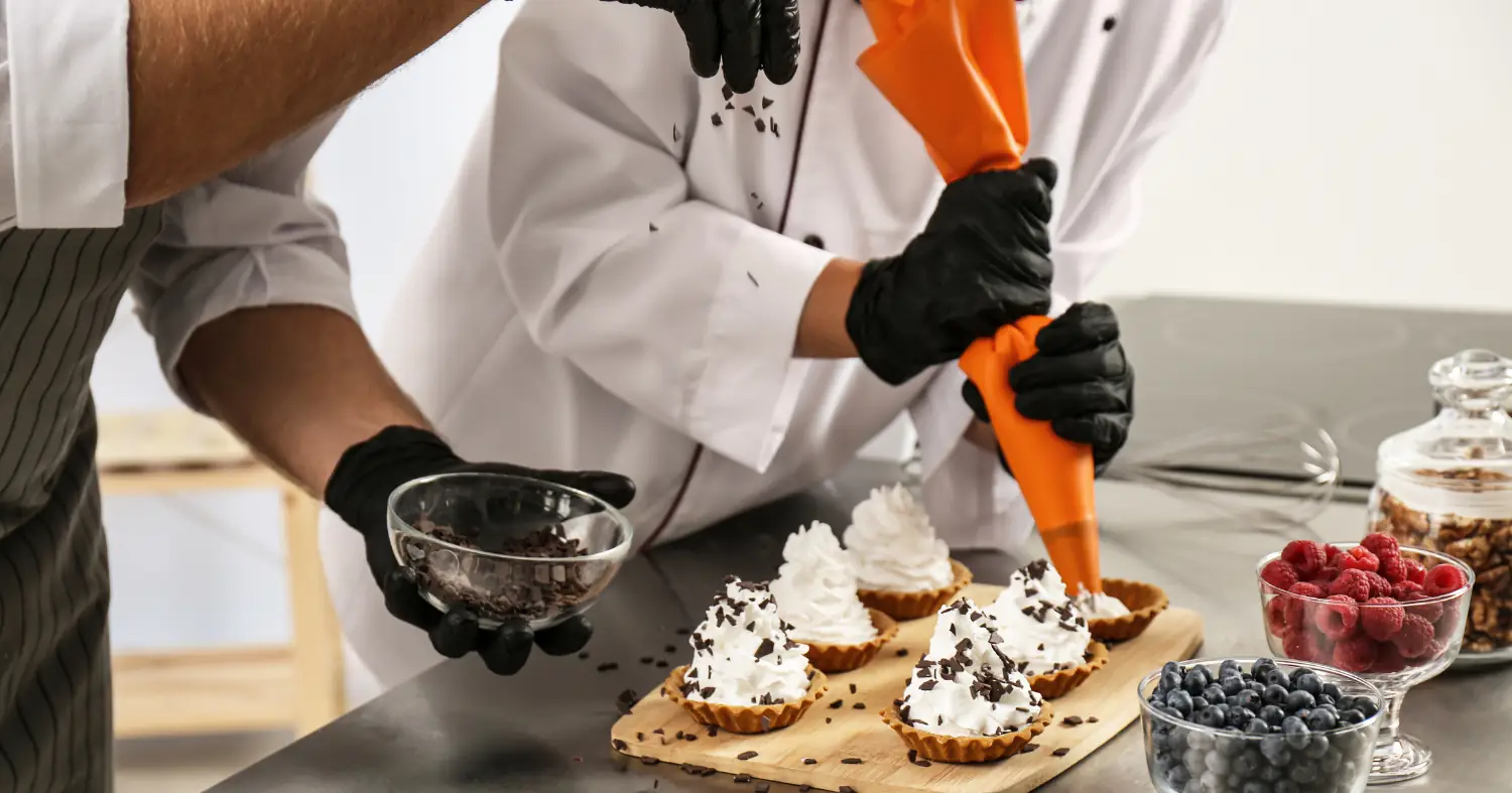 Tylki cukiernicze – jak używać ich, żeby dekoracje wyglądały perfekcyjnie?