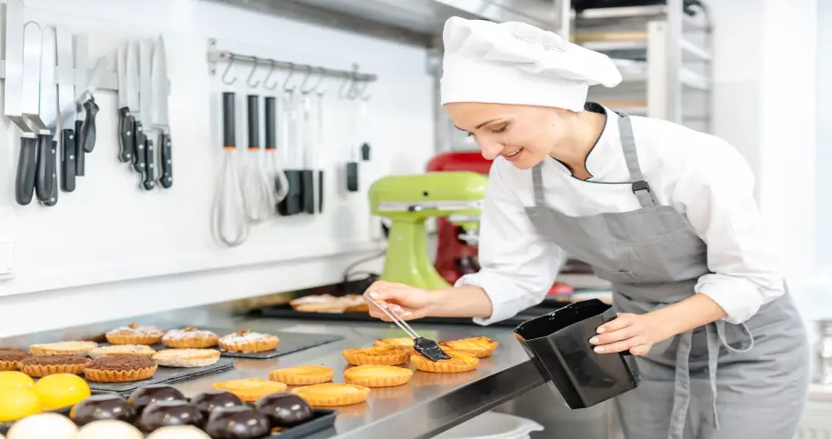 Cukierniczka robiąca ciastka
