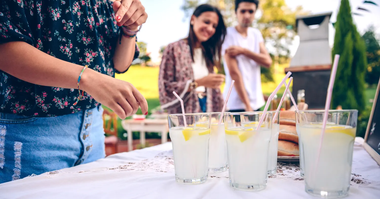 Lemoniady w szklankach